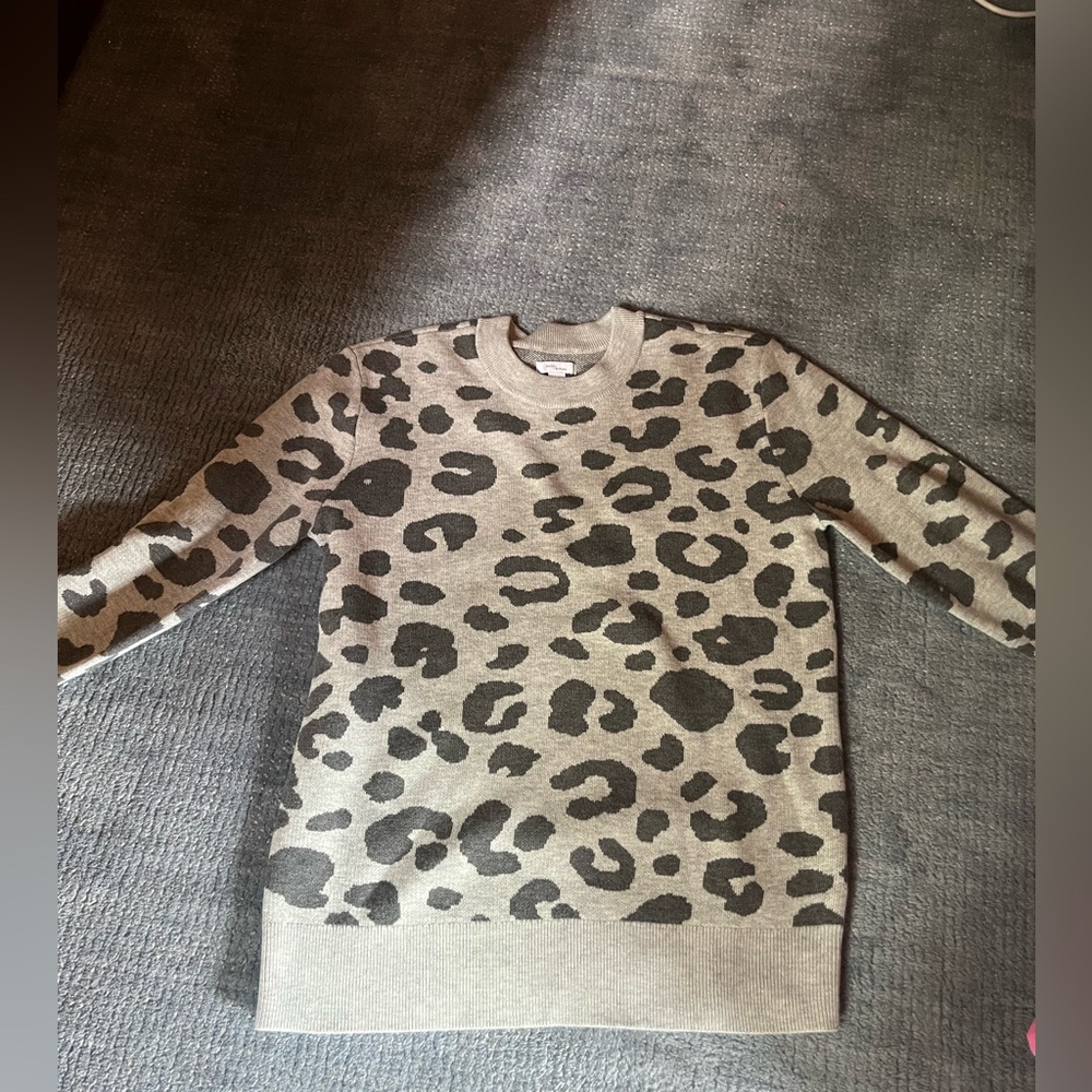 Gray and black very cute Daily Ritual sweater